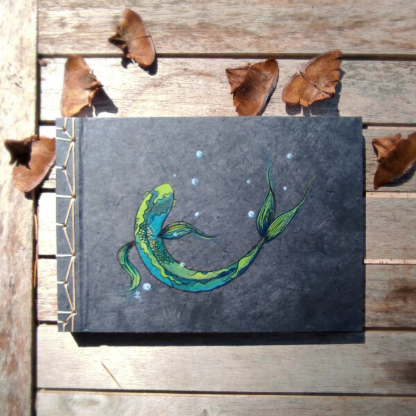 Libreta Gris con Lápiz Koi